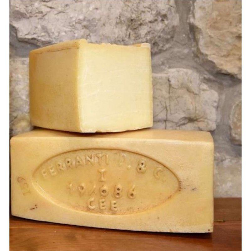Formaggio Caciocavallo Palermitano Stagionato da 850g circa Formaggio Caciocavallo Palermitano Stagionato da 850g circa