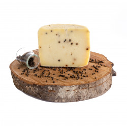 Pecorino Siciliano con pepe nero - Caseificio Bompietro