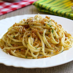 “Spaghetti alla carrettiera” al tonno e pancetta il gusto della semplicità