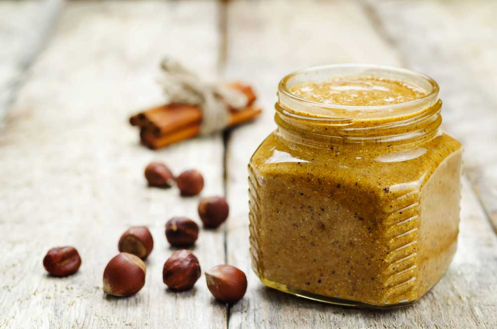 buy online a selection of Sicilian spreadable sweet creams with lemon, sweet orange cream, almond cream, hazelnut cream, gianduja cream, coffee cream or the famous pistachio cream